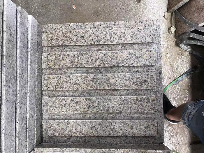 盲道石